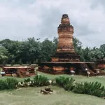 Holiday Hotel