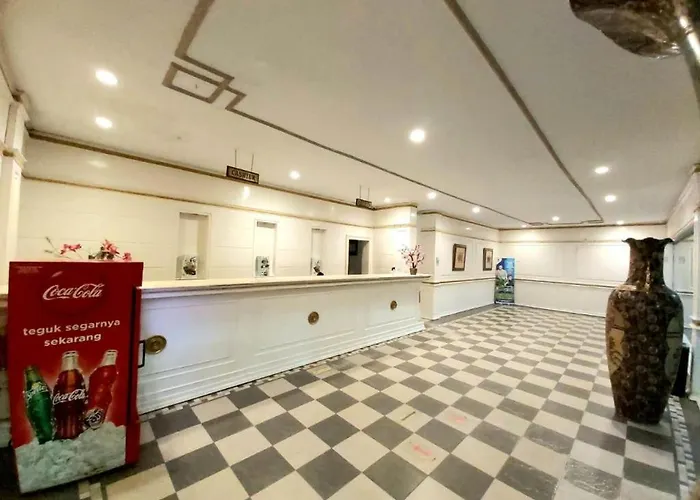 Holiday Hotel