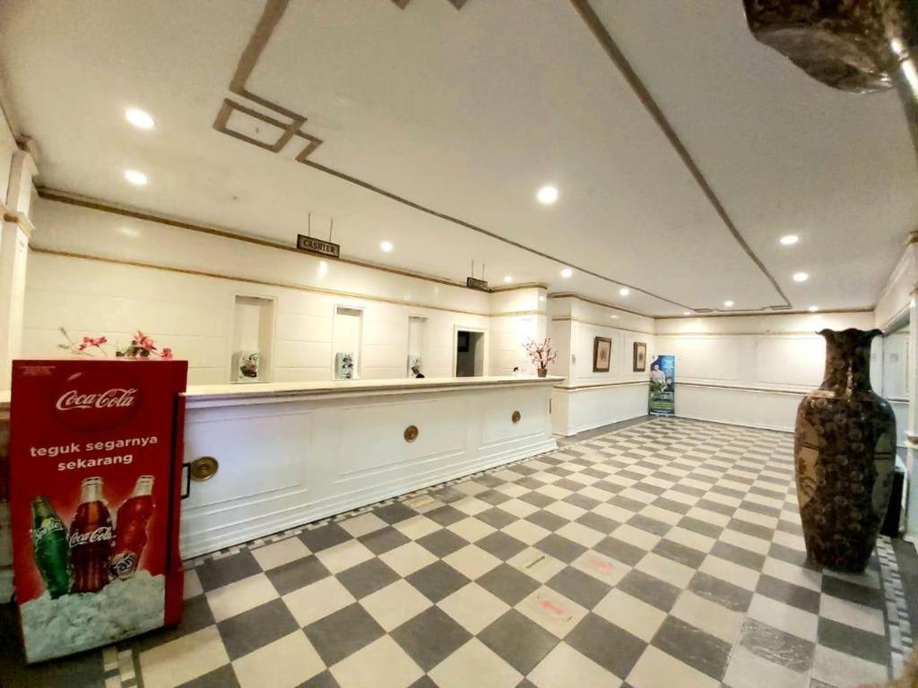 Holiday Hotel Hotel *