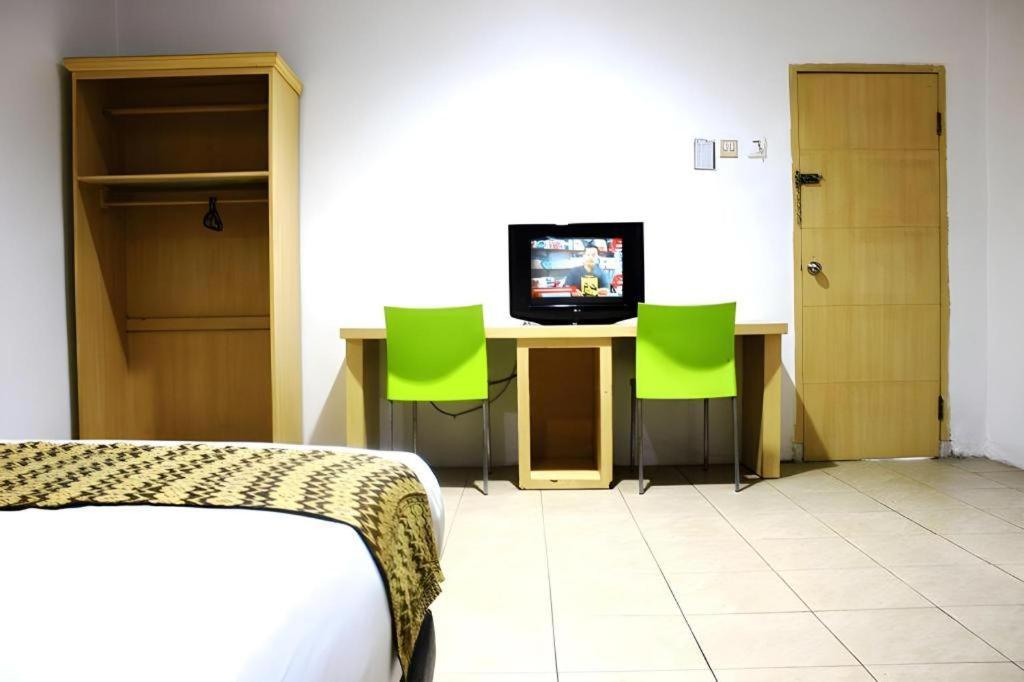 Holiday Hotel Hotel